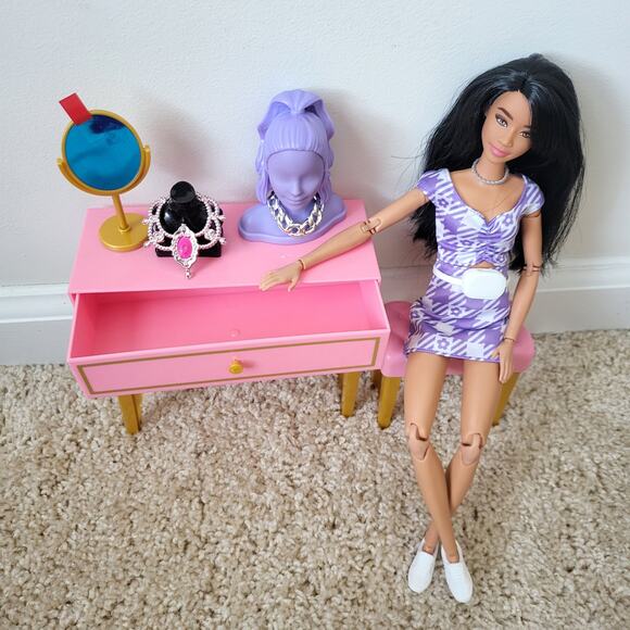 Zuru Mini Brands Jewelry Display Table Stool & Hand Mirror - Picture 3 of 3